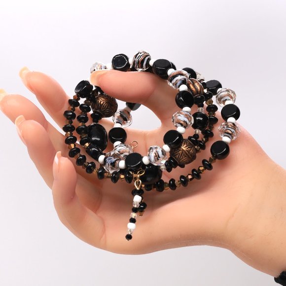Beautiful black Pearl bracelet with copper, black and white color accents. - Picture 4 of 5